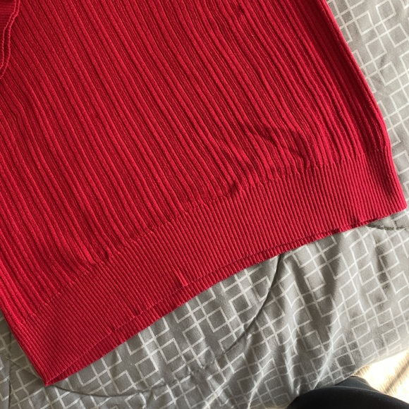 Jubilee red hoodie ribbed v-neck buttoned sweater - Picture 4 of 17